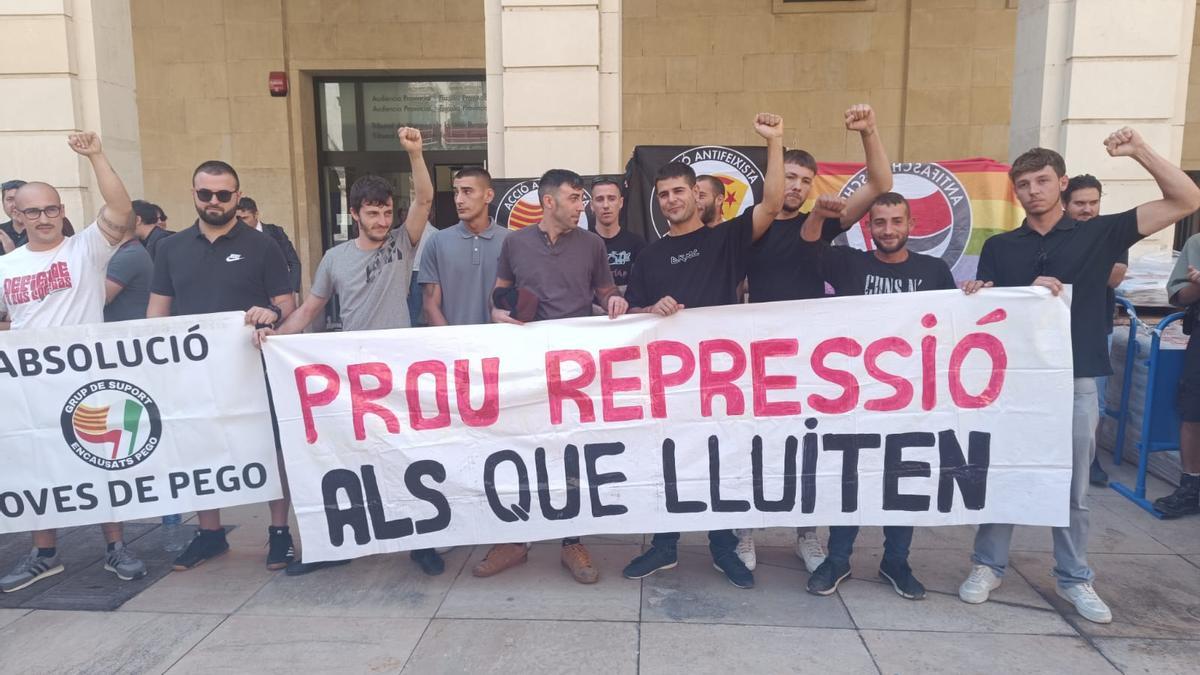 Catorce jóvenes antifascistas se declaran culpables de los disturbios en un partido de fútbol de Pego
