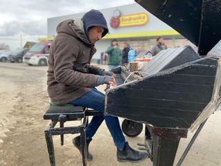 Davide Matello, el alemán que se construyó un piano para ir a las guerras y ahora se atreve con Ucrania