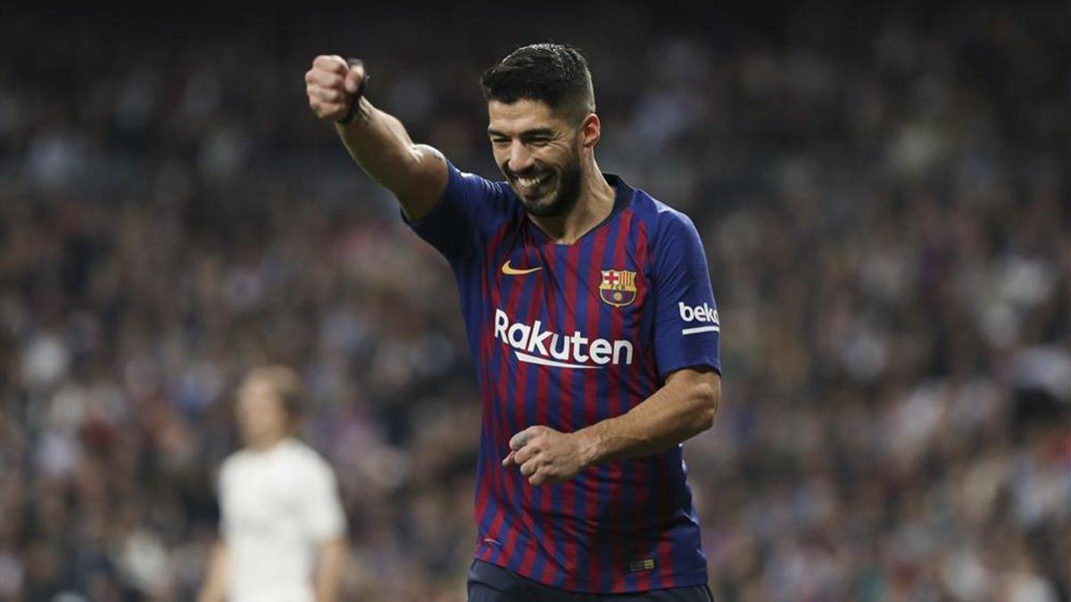 Luis Suárez celebró dos goles ante el Real Madrid