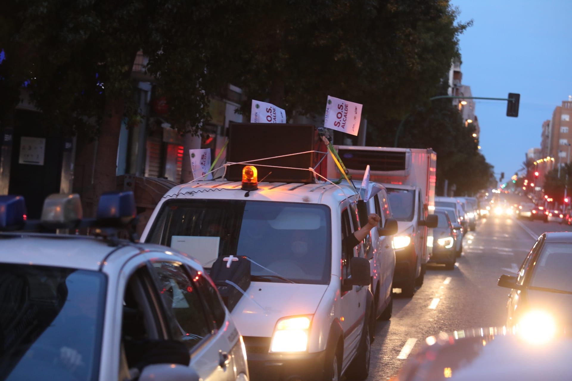 La hostelería colapsa Elche en su protesta contra el cierre total