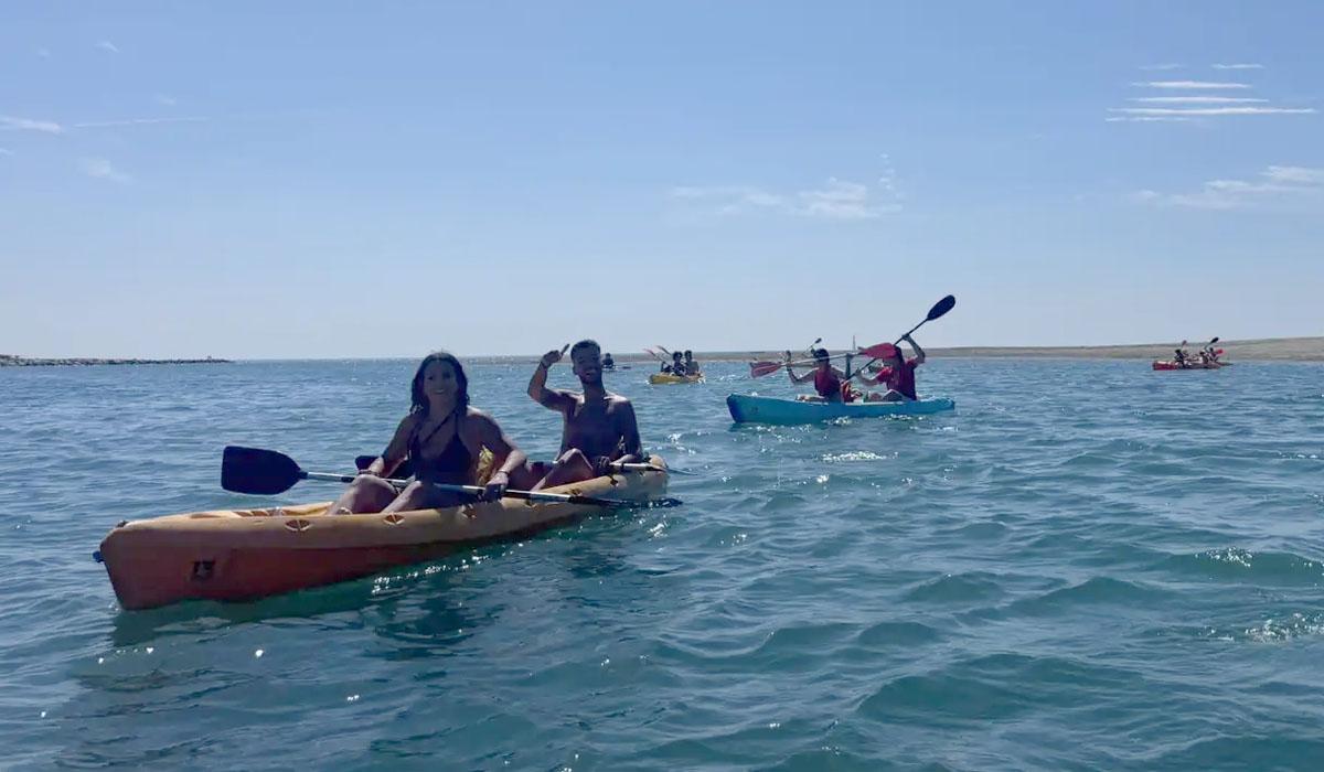 Paseos en kayaks en la costa malagueña.