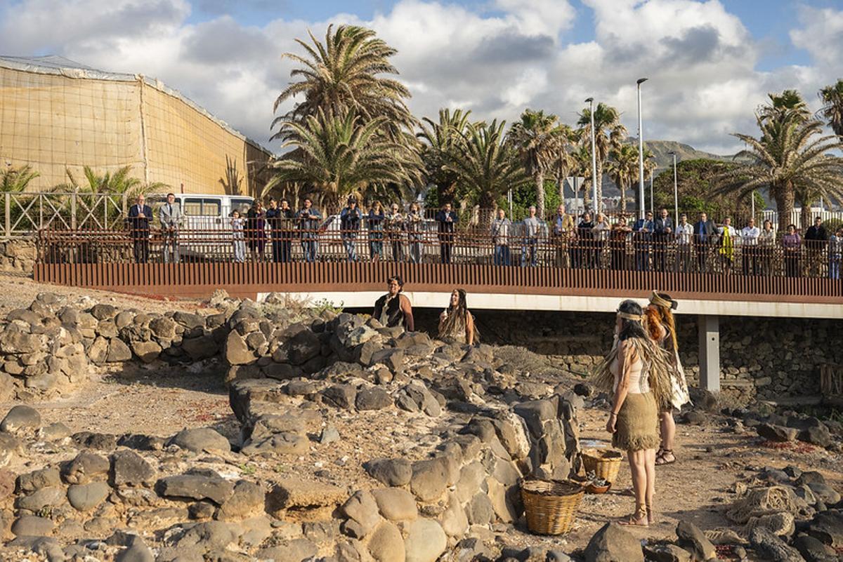 Representación en el acto de inauguración del Centro de Interpretación La Guancha, en Gáldar.