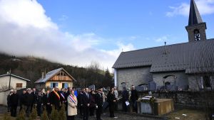 Ceremonia de homenaje a las víctimas del avión de Germanwings cerca de donde se estrelló