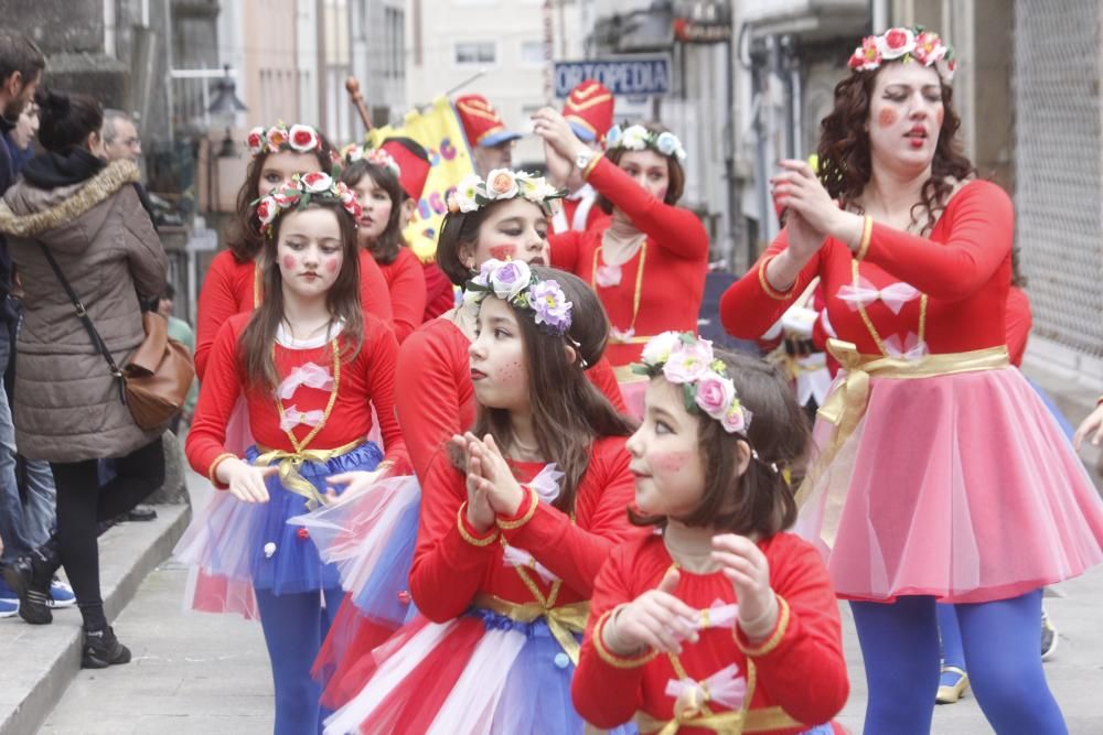 Un concurrido desfile de disfraces infantil inaugura las jornadas de comparsas en Marín