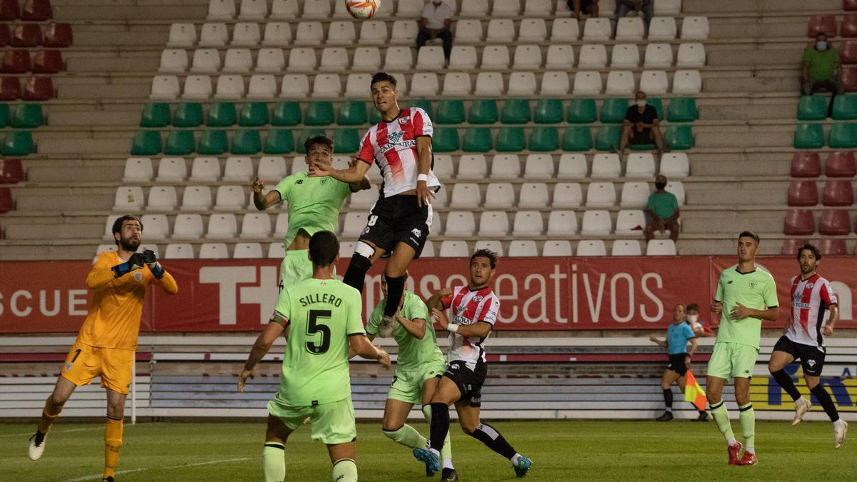 Dieguito, que vuelve a estar disponible, en la ida ante el Athletic B.