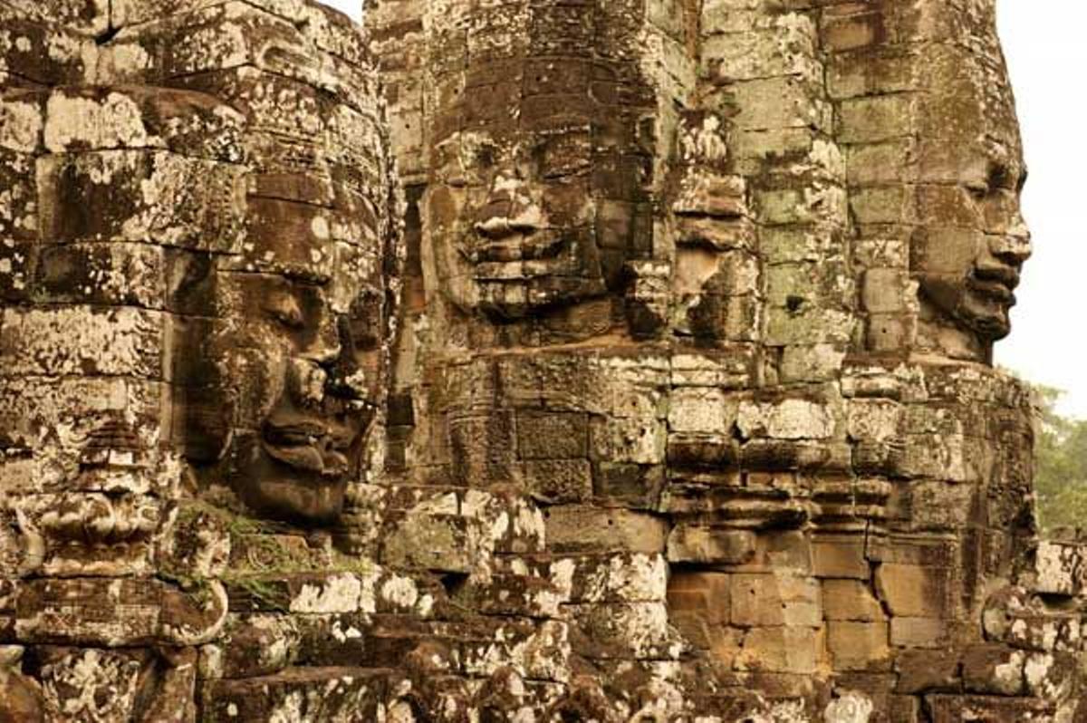 El Templo Bayon en el complejo de Angkor Thom se caracteriza por la múltiples cabezas talladas en piedra.