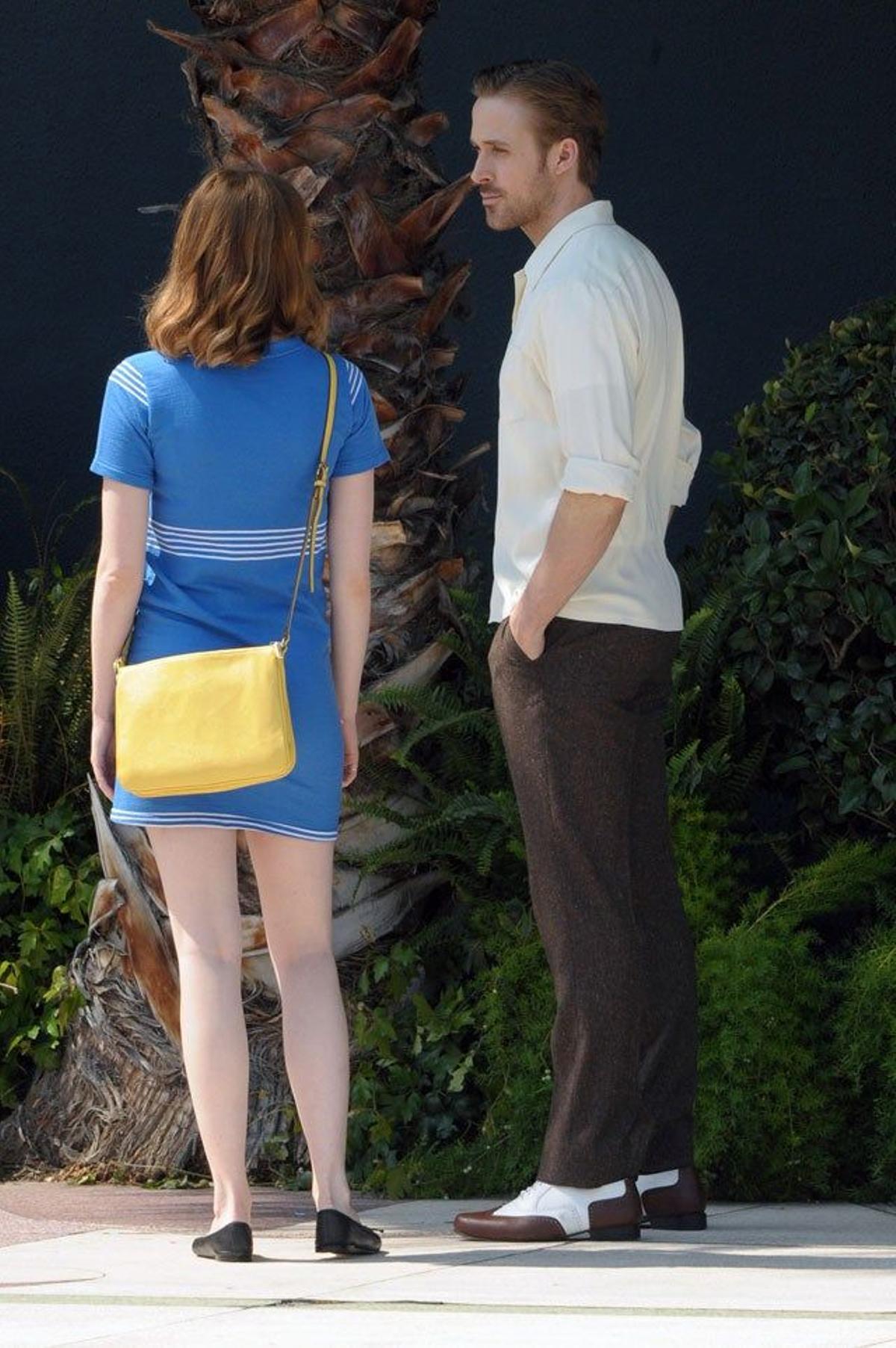 Emma Stone habla con Ryan Gosling en una escena de 'La La Land'
