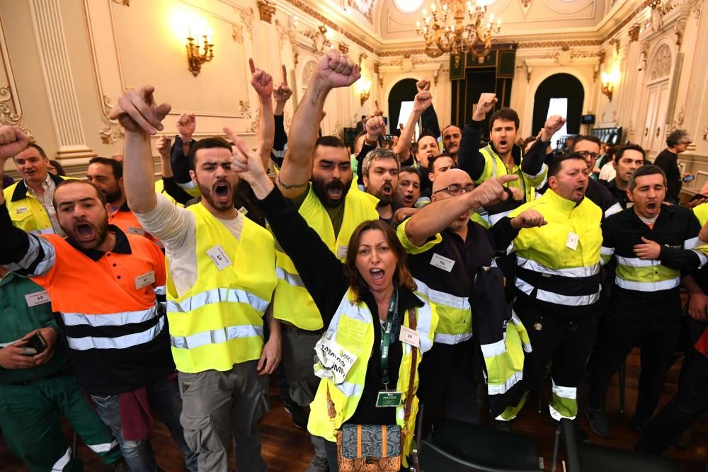 Prórroga de Ence | Los trabajadores de la pastera llevan sus protestas a la Diputación