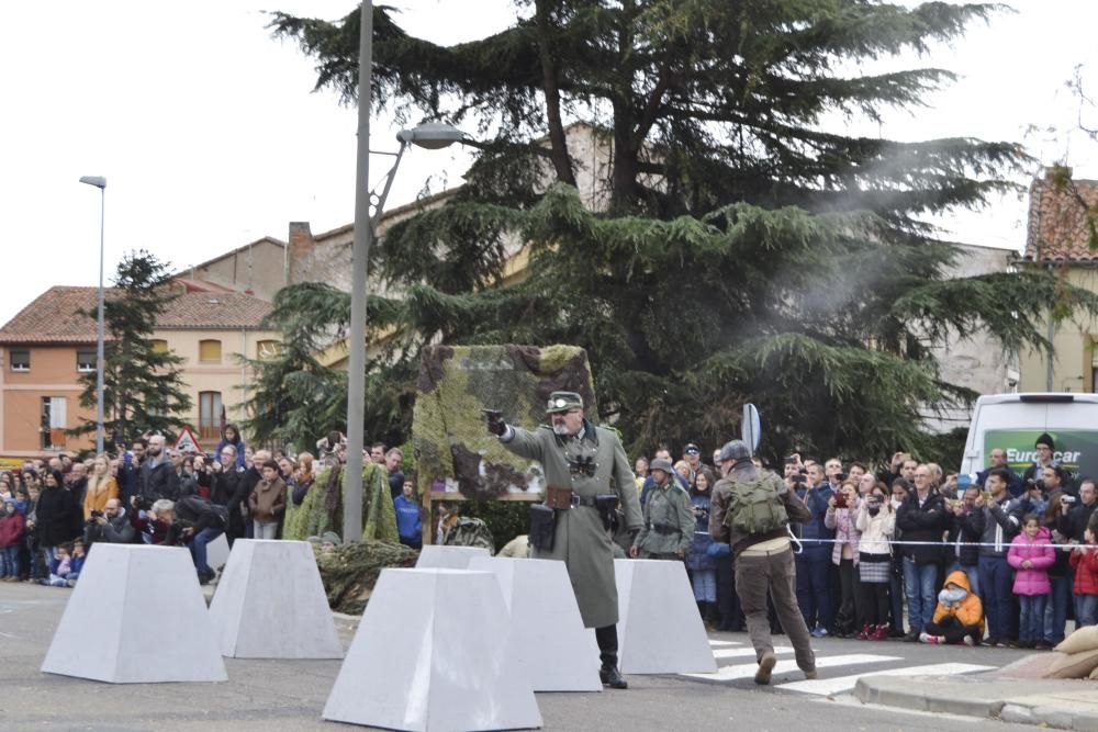 Segundo día de la recreación de la toma del puente