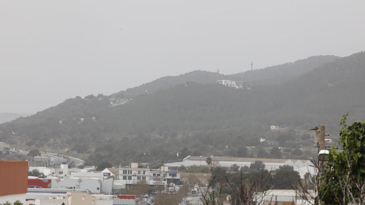 La calima provoca una reducción de la visibilidad.