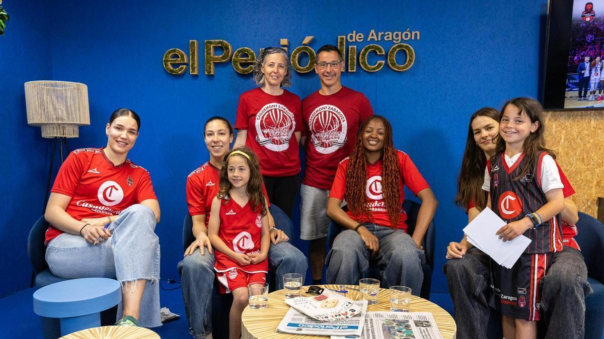 En imágenes | Los lectores de El Periódico de Aragón protagonizan un encuentro con las jugadoras del Casademont Zaragoza
