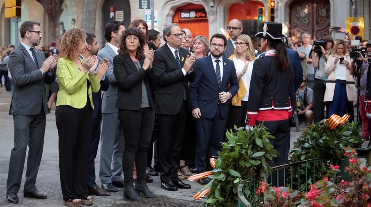 Quim Torra encabeza la ofrenda floral del Govern al monumento de Rafael Casanova.