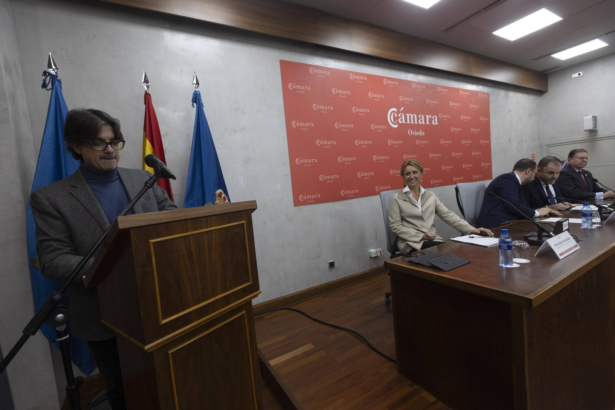 En imágenes: Obdulia Fernández recoge la Medalla de Oro de la Cámara de Oviedo