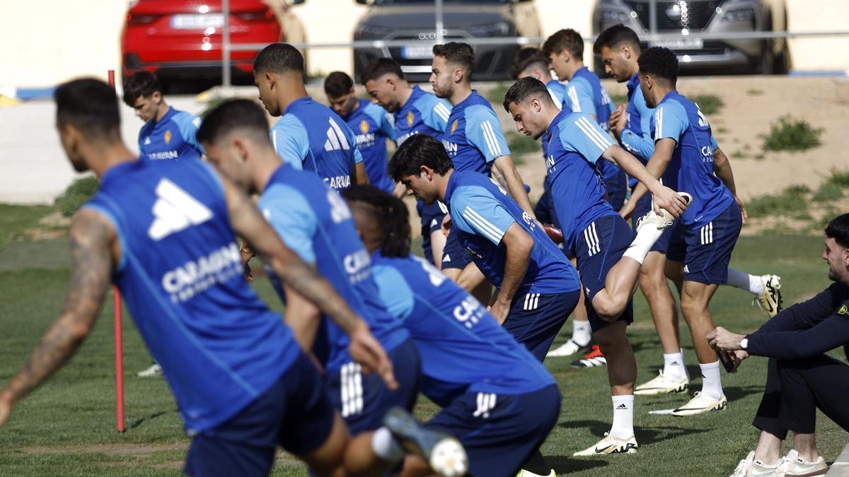 Los jugadores zaragocistas, en un entrenamiento de esta temporada.