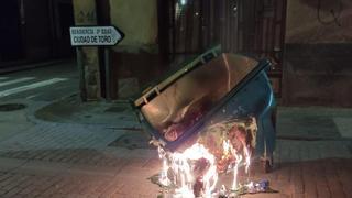 Investigados tres jóvenes por la quema de contenedores en Toro