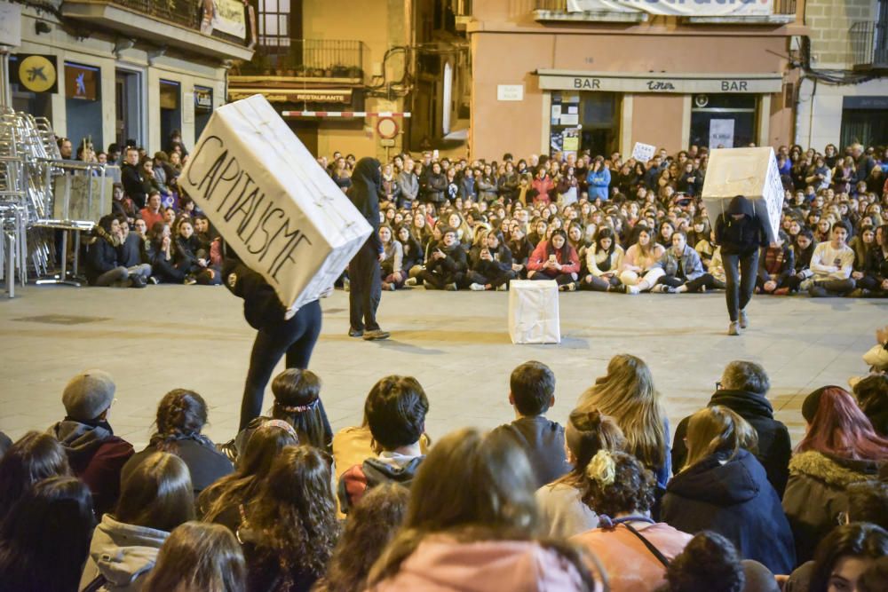 GALERIA | Manifestació feminista pel 8M a Manresa