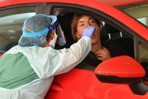 South Australia Hospital staff simulate a drive through coronavirus testing at the Repatriation Hospital in Adelaide, Tuesday, March 10, 2020. (AAP Image/David Mariuz) NO ARCHIVING