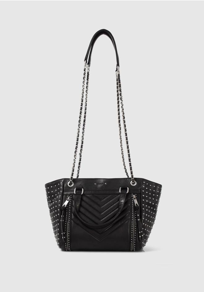 Bolso negro con tachuelas de IKKS