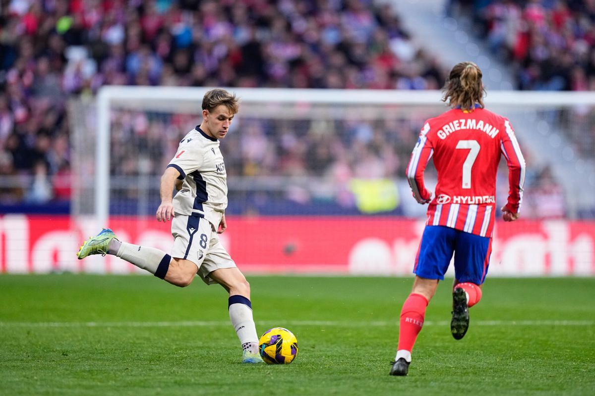 Pablo Ibanez of CA Osasuna in action during the Spanish League, LaLiga EA Sports, football match played between Atletico de Madrid and CA Osasuna at Riyadh Air Metropolitano stadium on January 12, 2025, in Madrid, Spain. AFP7 12/01/2025 ONLY FOR USE IN SPAIN. Oscar J. Barroso / AFP7 / Europa Press;2025;SOCCER;SPAIN;SPORT;ZSOCCER;ZSPORT;Atletico de Madrid v CA Osasuna - LaLiga EA Sports;