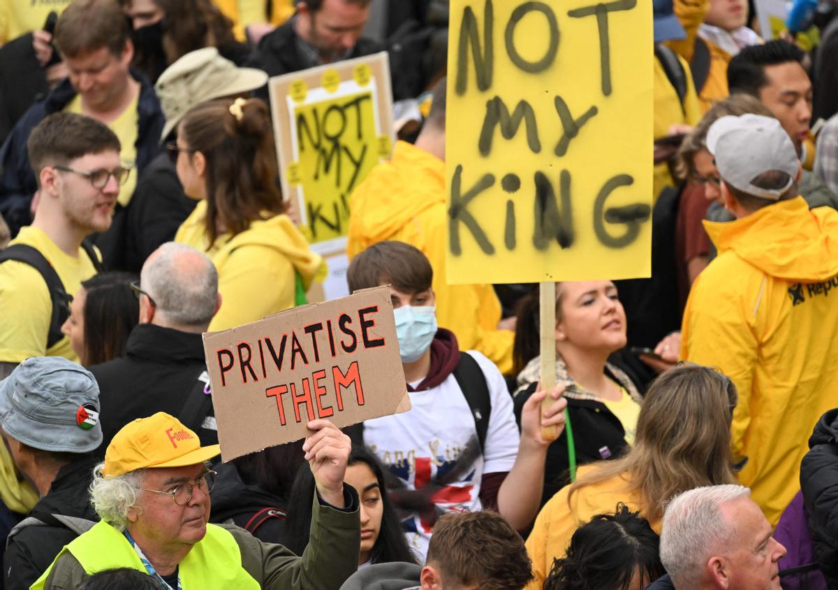 Protestas en la coronación de Carlos de Inglaterra