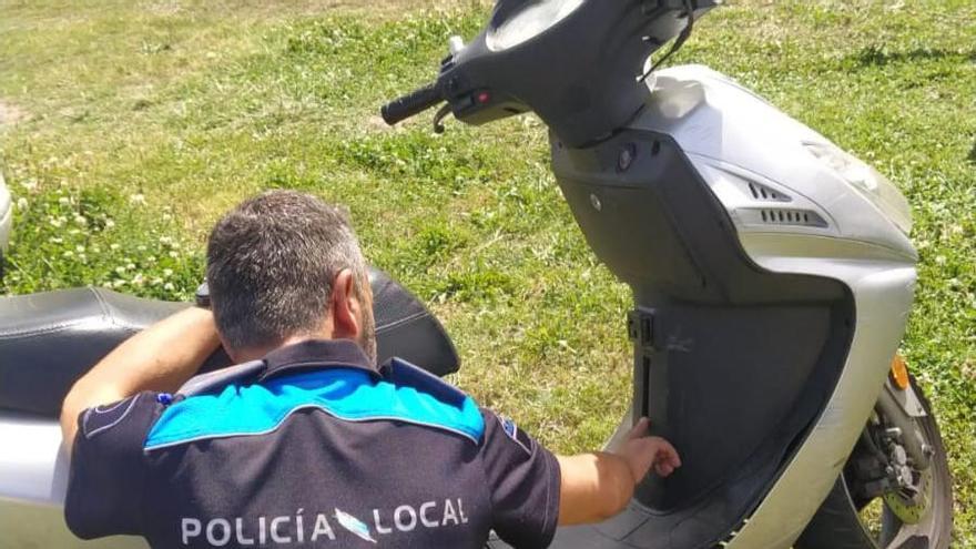 Aparece en Poio una moto robada en Madrid