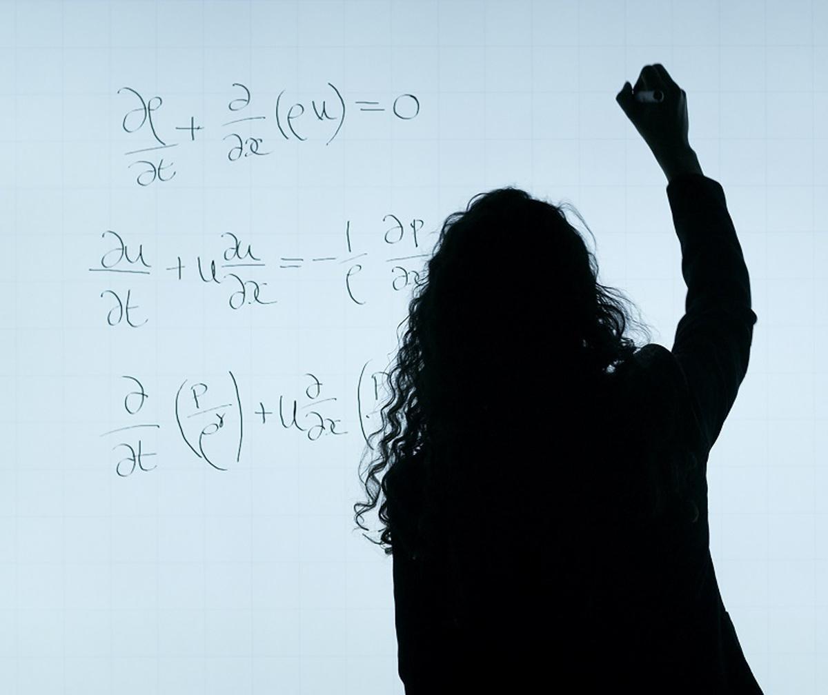 Los trabajadores del sector de la educación son los que más horas extra no pagdas eralian, según CCOO