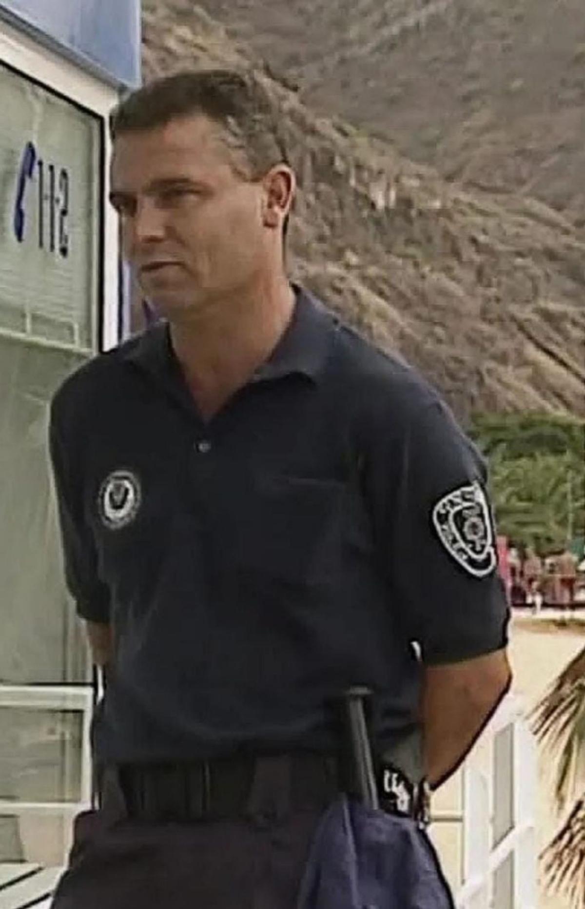 Al límite de los 30 años, edad máxima permitida para entrar en la Policía local, Blas Hernández superó las oposiciones de acceso al Cuerpo de Seguridad local de Santa Cruz. En su gestión, participó en la creación de la Policía Autonómica de Canarias, en 2020. | e.d.