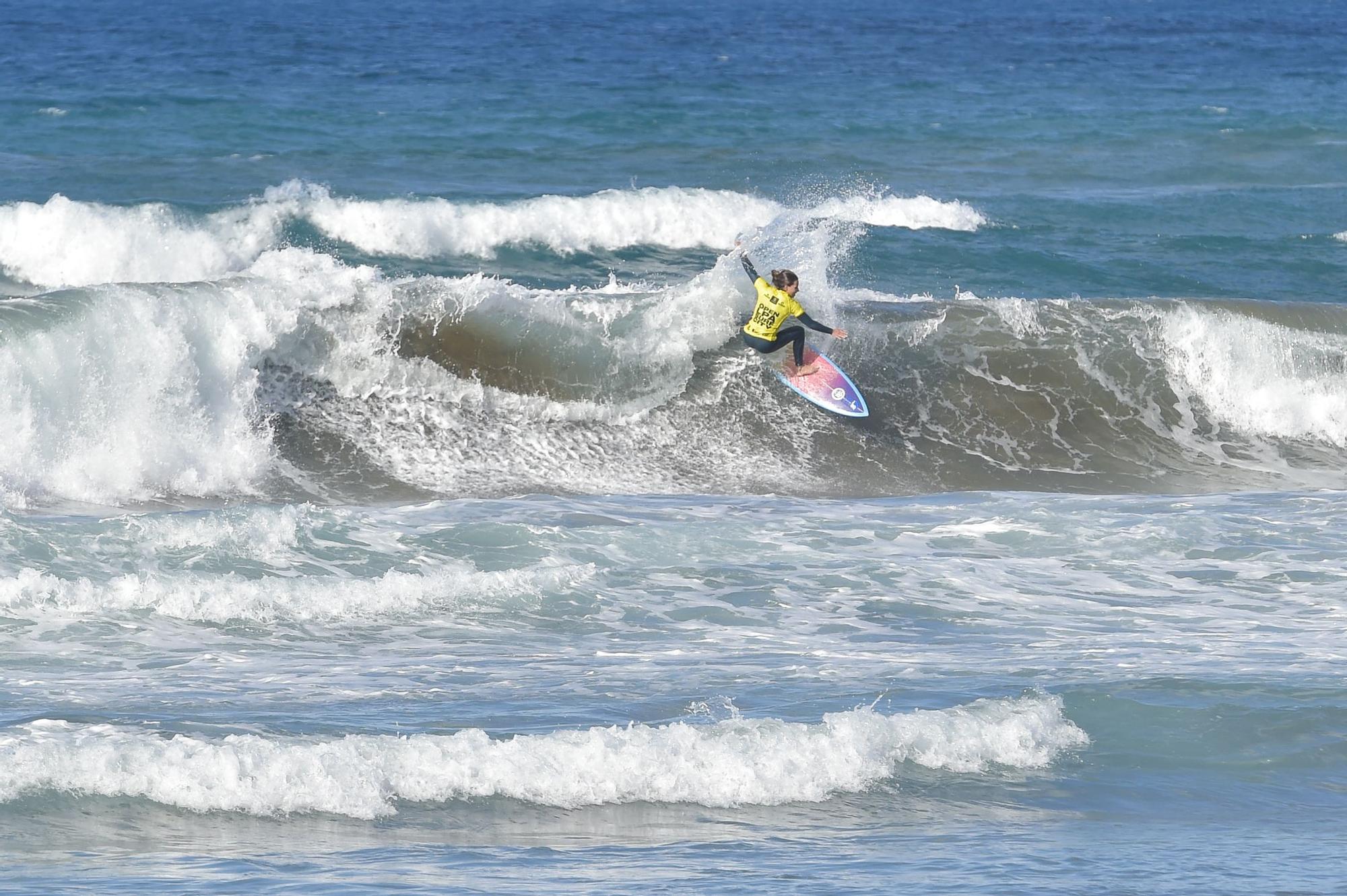 Ambiente en La Cícer durante el torneo de surf