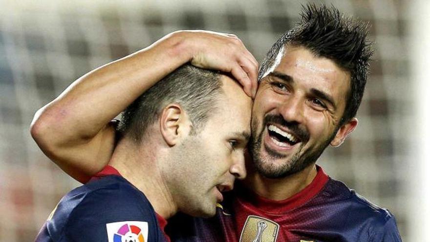 Iniesta y Villa celebran el segundo gol del Barcelona. | alberto estévez / efe