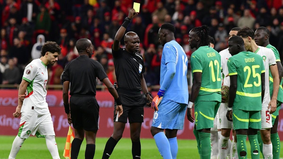 Ndala, colegiado del Marruecos-Senegal, amonestó a Mendy