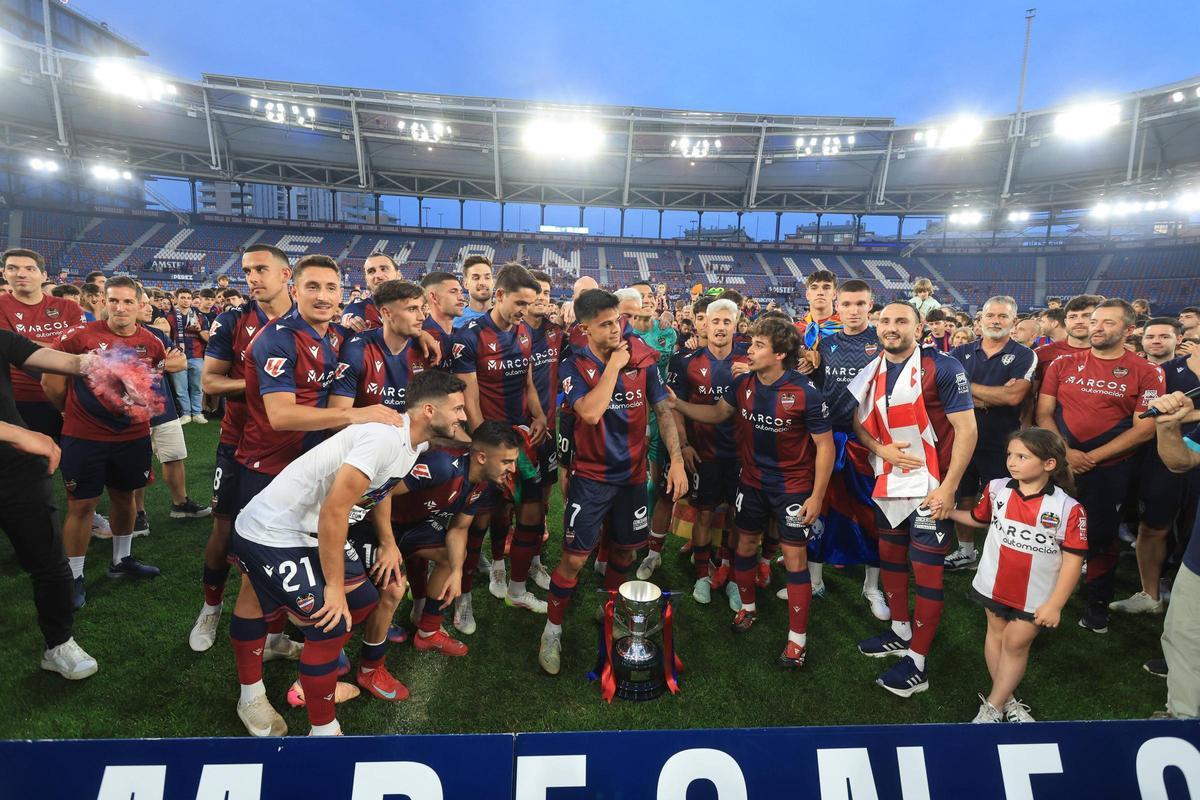 Las mejores imágenes de la celebración del Levante en el Ciutat
