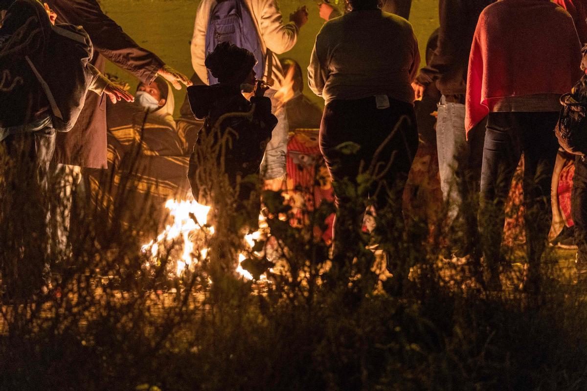 Un aluvión de inmigrantes cruzan Río Grande de Ciudad Juárez (México) a El Paso (Texas) ante un posible cambio en la política migratoria