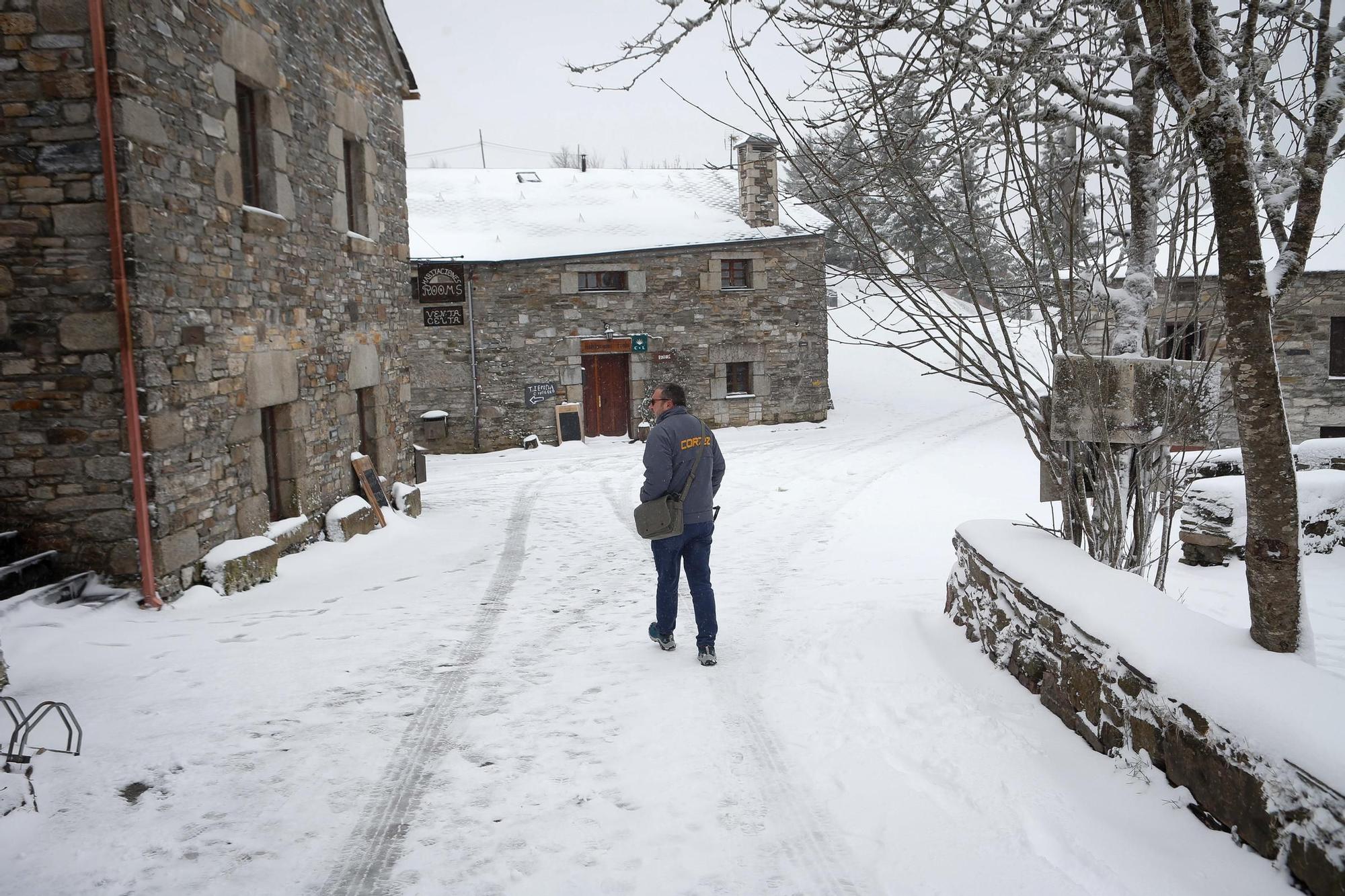 El temporal mantiene en alerta Galicia por nieve y olas de hasta 8 metros