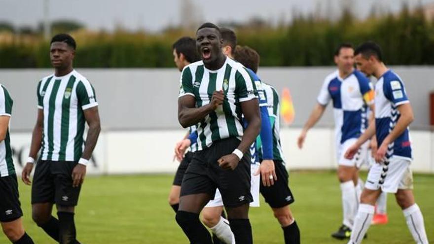 Bambo Diaby celebrant el 3-1, diumenge passat al Municipal contra el Sabadell.