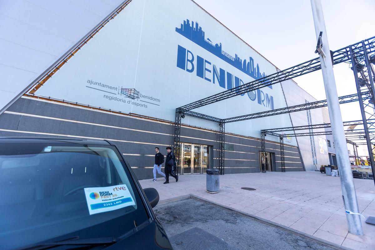 Así es el montaje de la zona "gastro" del Benidorm Fest y los exteriores del Palau
