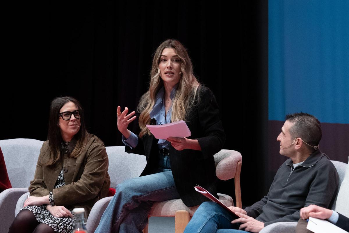 La periodista Àlex Blanquer moderó el debate.