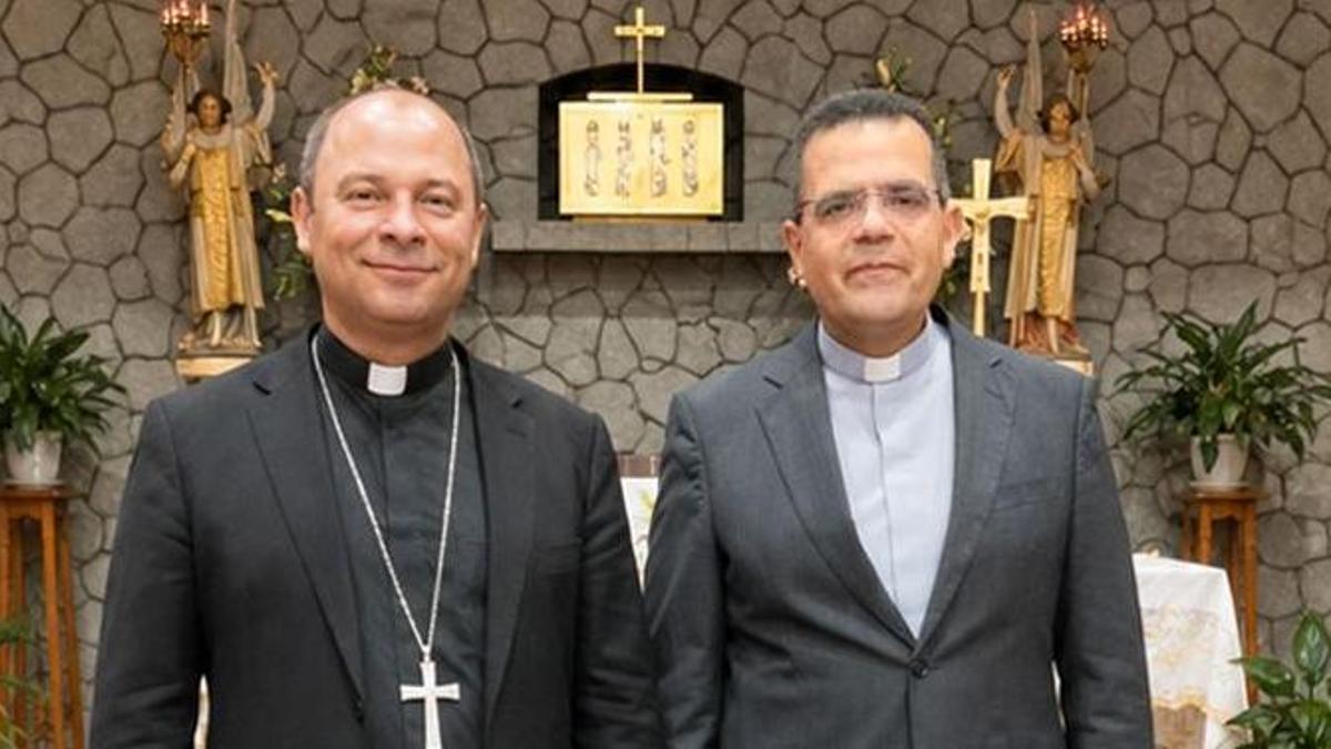 El obispo de Tenerife, Eloy Santiago, junto a su nuevo vicario general, Juan Antonio Guedes.