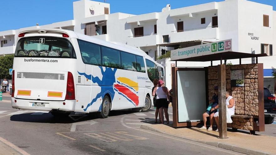 Sube el precio del billete del transporte público en autobús de Formentera