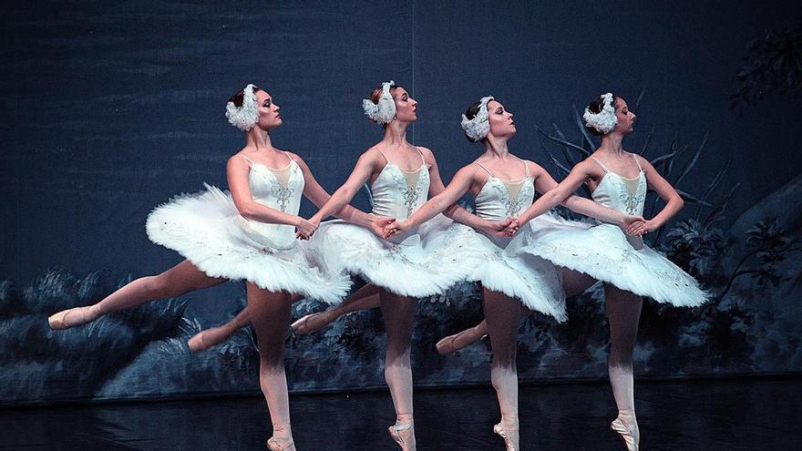 El éxito de 'El Lago de los Cisnes' en Ibiza obliga a hacer una segunda función en Can Ventosa