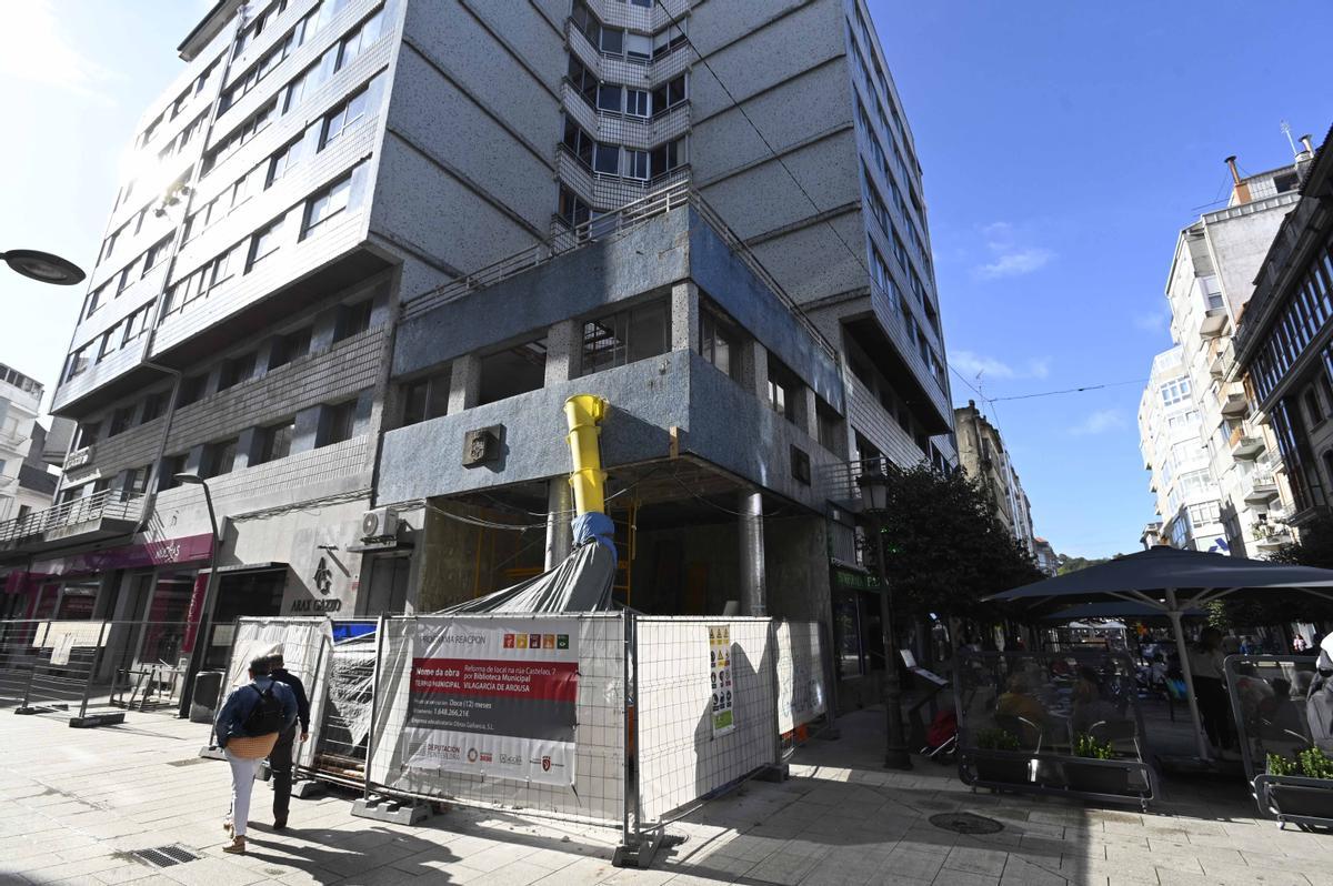 El edificio del Casino se encuentra en obras para albergar la nueva biblioteca pública de Vilagarcía.