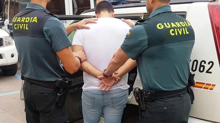 Detenido en Benicarló por estafar 12.000€ al hacerse pasar por corredor de bolsa