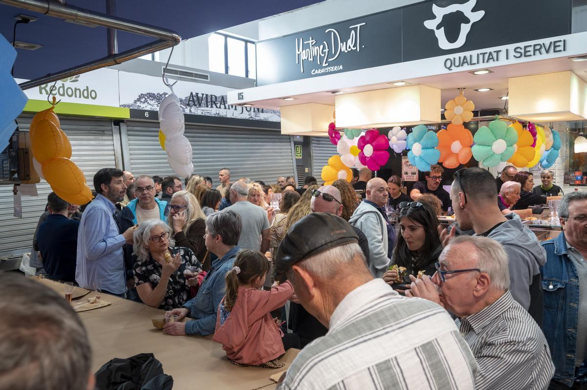 Primer tardeo en el Mercat Sagarra de Santa Coloma de Gramanet. Los organizadores confirman que habrá segunda edición. Ya están evaluando cuándo será la siguiente fecha.