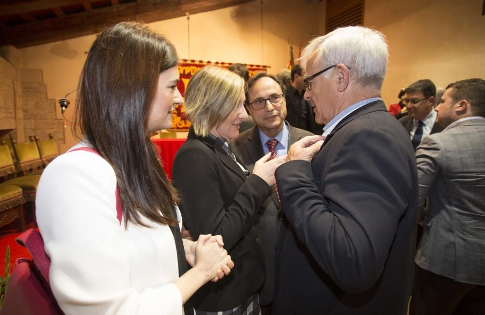 Acto institucional del 25 de abril en Les Corts