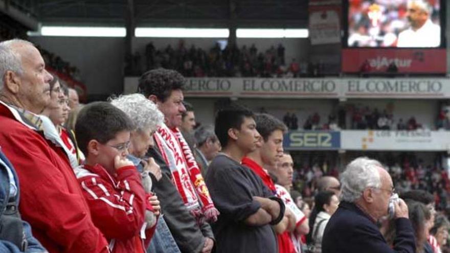 Homenaje a Preciado en El Molinón.