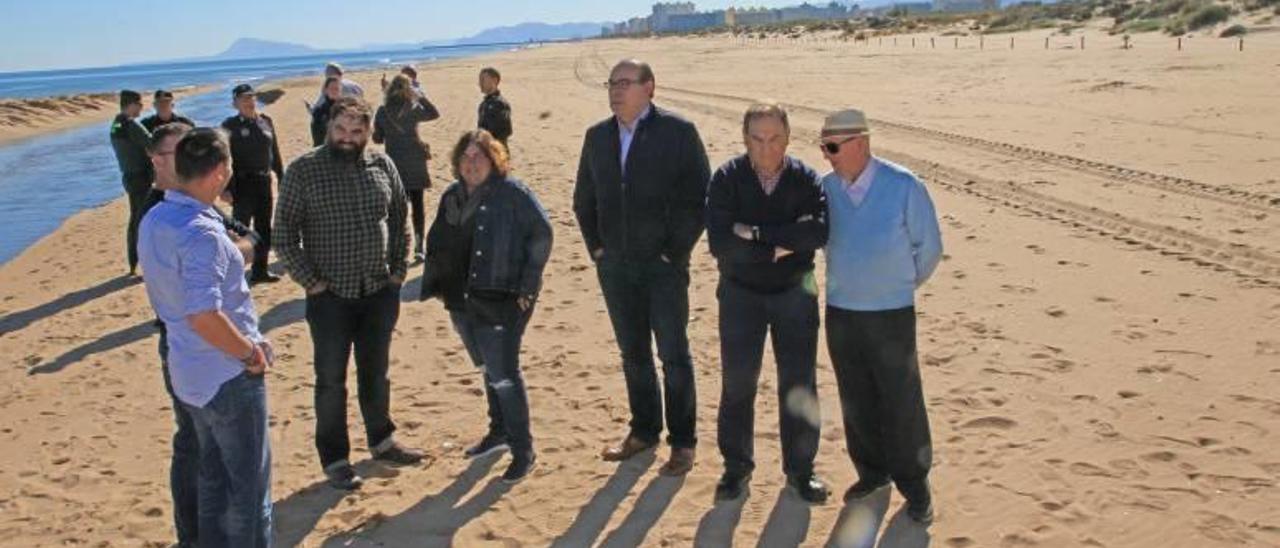 Acto de amojonamiento entre Xeraco y Gandia que tuvo lugar en la playa de l&#039;Auir el año pasado.