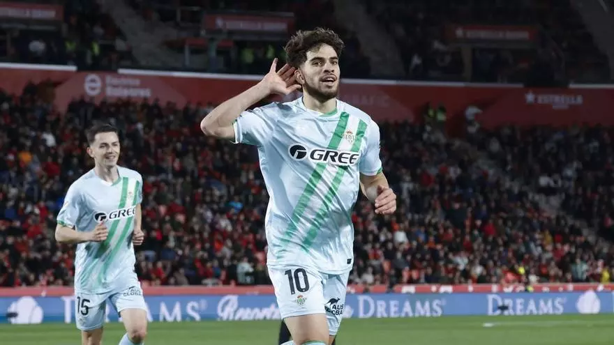 ¡Abde y Bakambu sirven los goles de la victoria para el Real Betis en Son Moix!