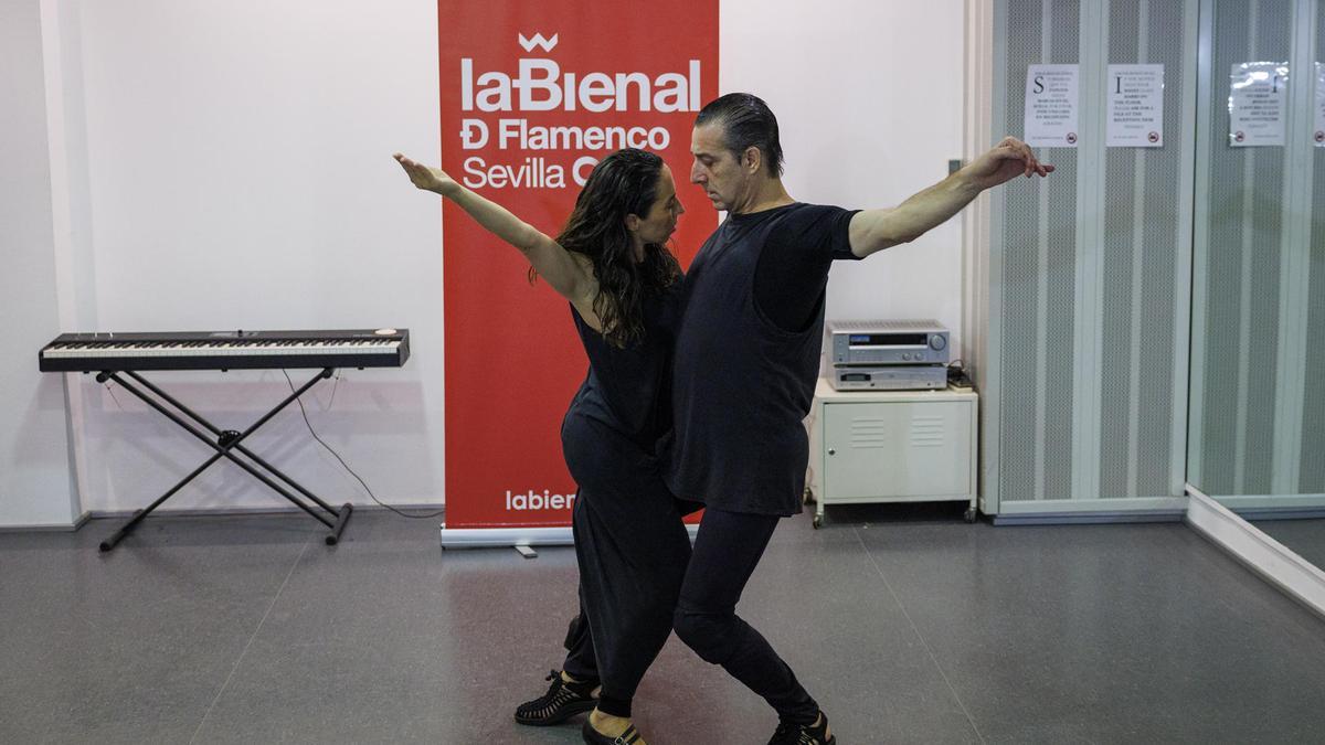 Ensayo de ‘Matarife/Paraíso’, pieza que Andrés Marín y Ana Morales estrenan este sábado en la XXIII Bienal de Flamenco en Sevilla.