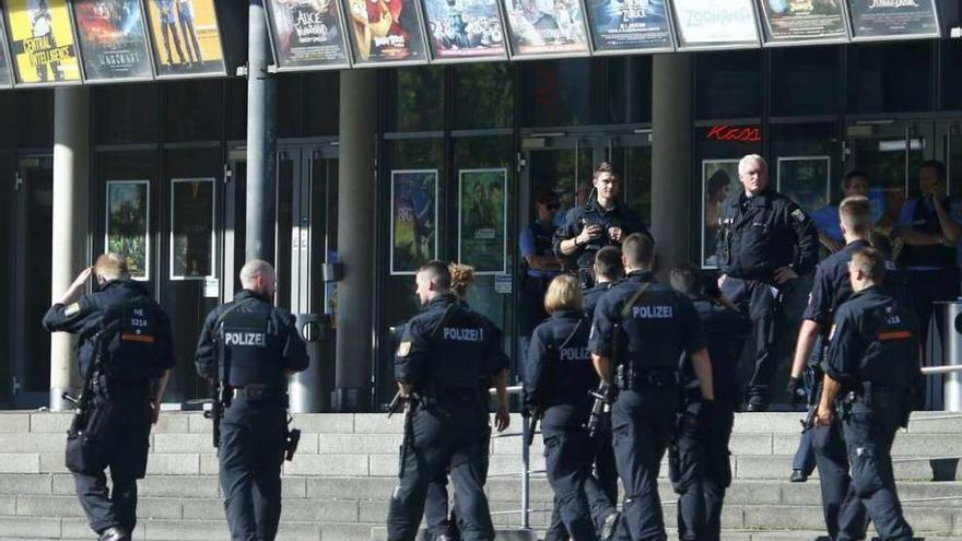 La policía alemana abate a un hombre que se atrincheró armado en un cine