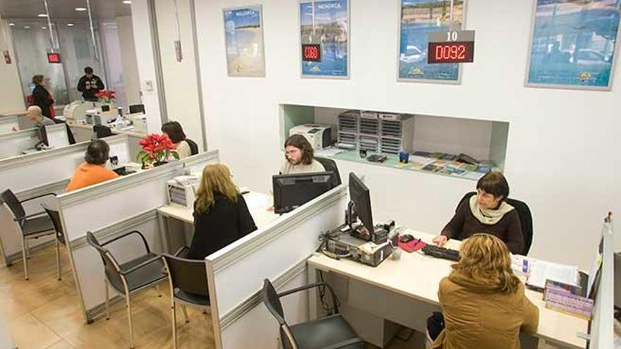 El Govern abonará este mes los atrasos de la subida salarial del 2,5% a unos 44.000 empleados públicos de Baleares