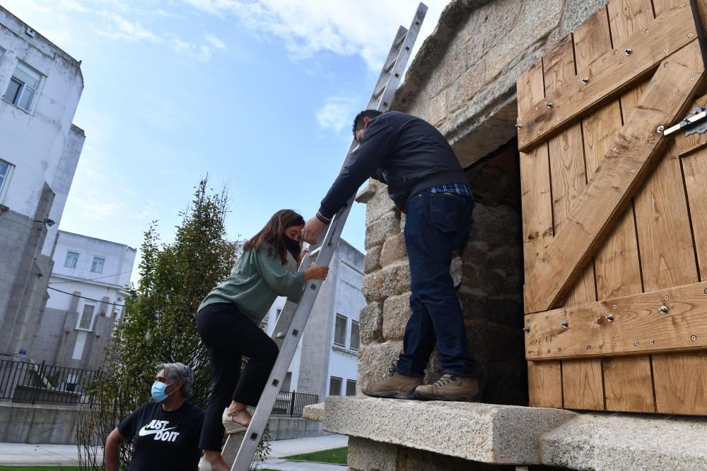 Rey visita el hórreo rehabilitado en San Roque